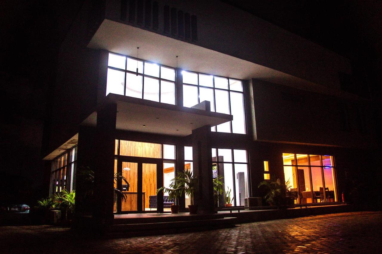 Hotel Capitol Ikeja Exterior photo